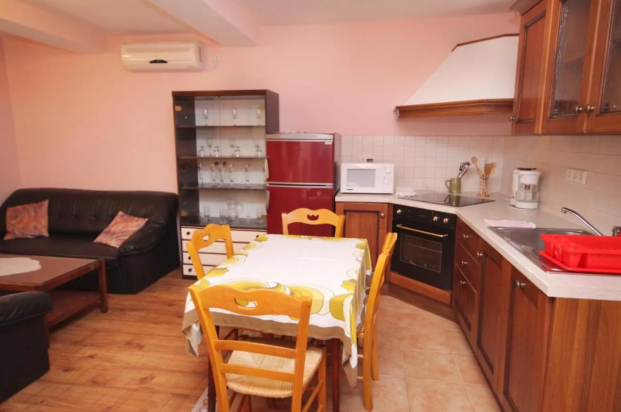 Apartments With A Parking Space Selce, Crikvenica - 5287 Croatia